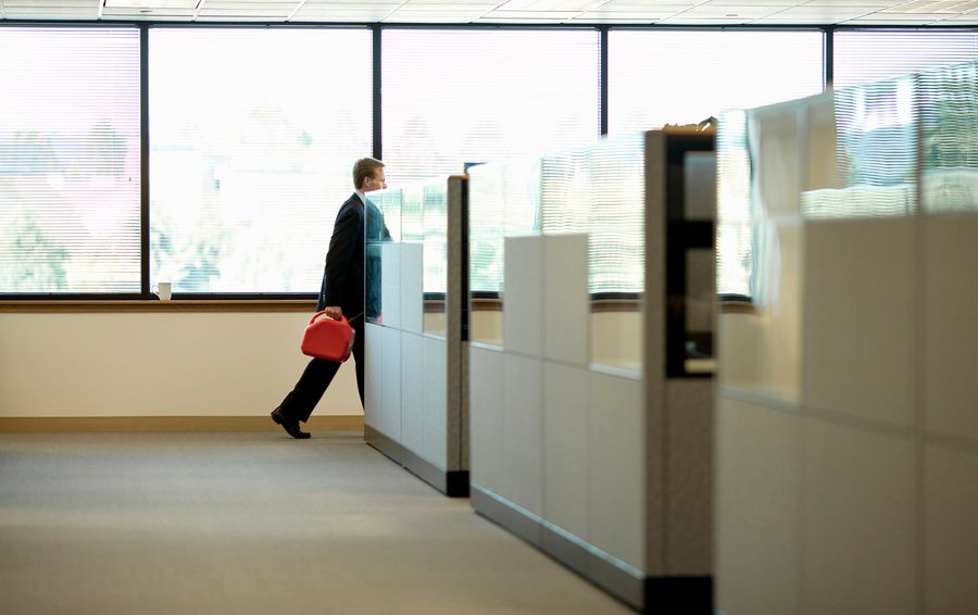 «А может, ты сразу пойдешь?» Как при увольнении получить шесть окладов и не поссориться с руководством